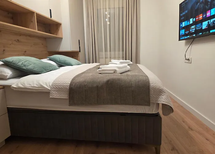 Center Near Presidency Apartment *